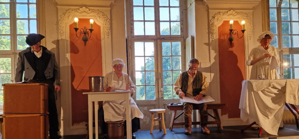 Ein letzter Höhepunkt im Schloss: szenische Lesung ais den Verlobungsbriefen von Caroline und Theodor 
hier eine Küchenszene mit dem Schlosspersonal